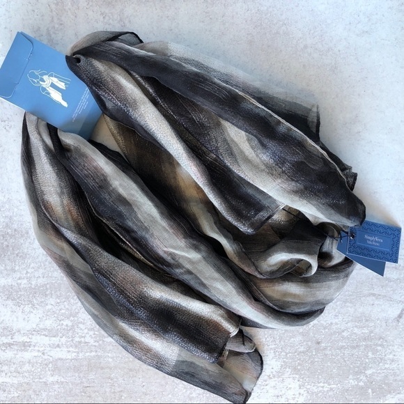 Vera Wang Simply Vera Oblong Gray Metallic Scarf - Picture 7 of 8